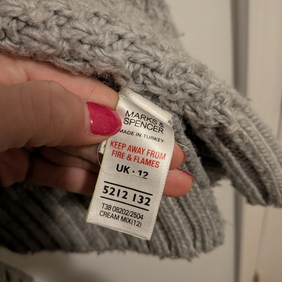 Marks & Spencer Light Gray Fair Isle Knit Cardigan with Navy & Mauve Accents - Picture 4 of 8